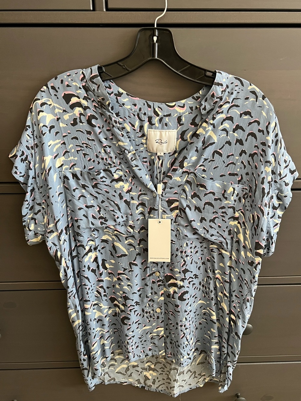 NWT Rails Women’s Mel Short Sleeve Button Down Top in Color Tropical Animal